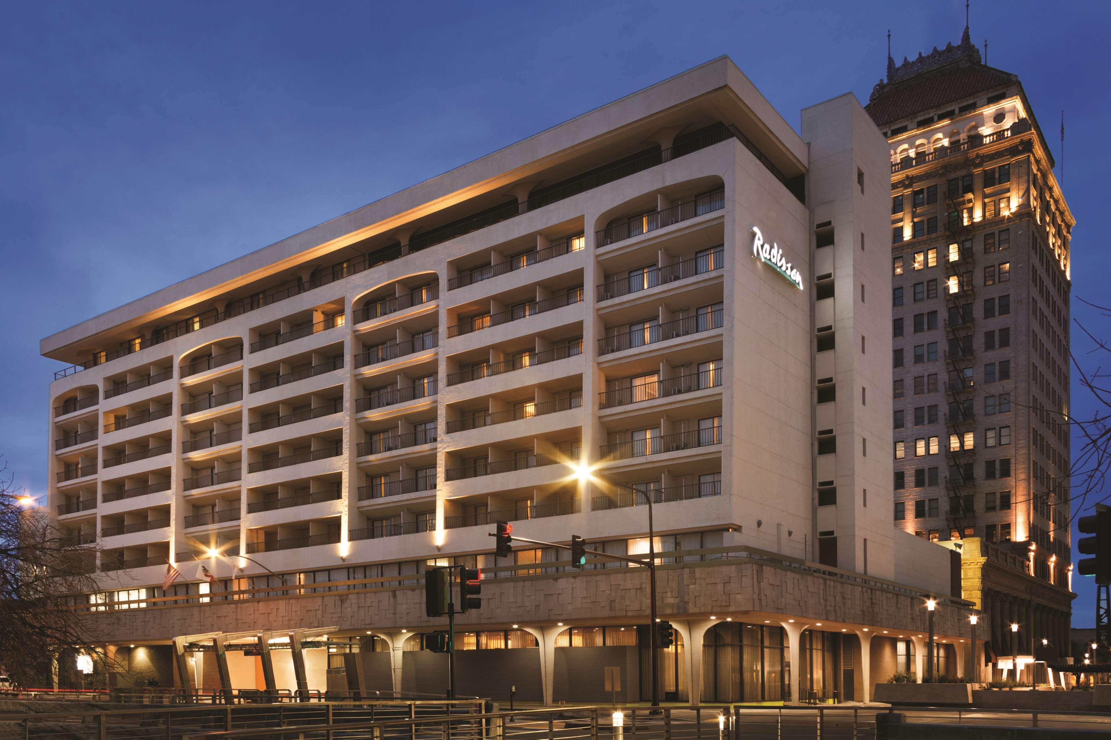 Radisson Hotel Fresno Conference Center Exterior photo